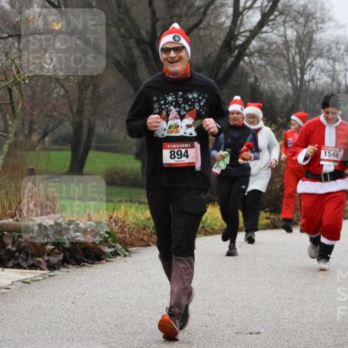 08.12.2024 - St. Pauli X-Mass-Run No. 14 Strokosch-Dieckow http://msf.ph/oto/7502963 08.12.2024 09:58:10 Laufen 14, 894, 1546, 610, 2516 meine-sportfotos.de