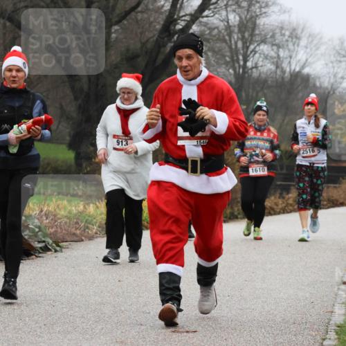 08.12.2024 - St. Pauli X-Mass-Run No. 14 Strokosch-Dieckow http://msf.ph/oto/7502966 08.12.2024 09:58:12 Laufen 27, 913, 1546, 1610, 25165 meine-sportfotos.de