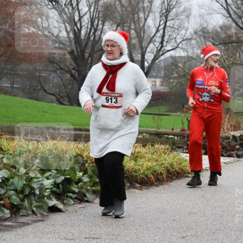 08.12.2024 - St. Pauli X-Mass-Run No. 14 Strokosch-Dieckow http://msf.ph/oto/7502970 08.12.2024 09:58:18 Laufen 14, 913 meine-sportfotos.de