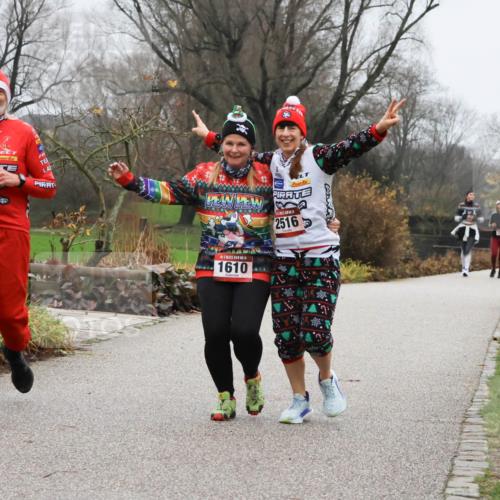 08.12.2024 - St. Pauli X-Mass-Run No. 14 Strokosch-Dieckow http://msf.ph/oto/7502977 08.12.2024 09:58:19 Laufen 2516, 14, 1610 meine-sportfotos.de