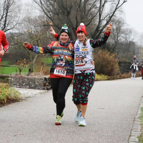 08.12.2024 - St. Pauli X-Mass-Run No. 14 Strokosch-Dieckow http://msf.ph/oto/7502984 08.12.2024 09:58:19 Laufen 4, 2516, 14, 1610 meine-sportfotos.de