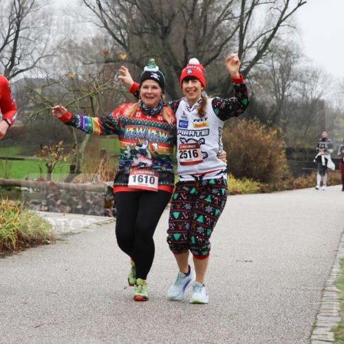 08.12.2024 - St. Pauli X-Mass-Run No. 14 Strokosch-Dieckow http://msf.ph/oto/7502986 08.12.2024 09:58:19 Laufen 2516, 1610 meine-sportfotos.de