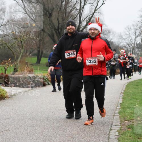 08.12.2024 - St. Pauli X-Mass-Run No. 14 Strokosch-Dieckow http://msf.ph/oto/7503002 08.12.2024 09:58:39 Laufen 1346, 1335 meine-sportfotos.de