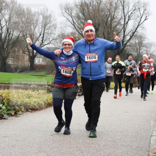 08.12.2024 - St. Pauli X-Mass-Run No. 14 Strokosch-Dieckow http://msf.ph/oto/7503019 08.12.2024 09:58:44 Laufen 1608, 14, 1609, 477, 3287, 481, 361 meine-sportfotos.de