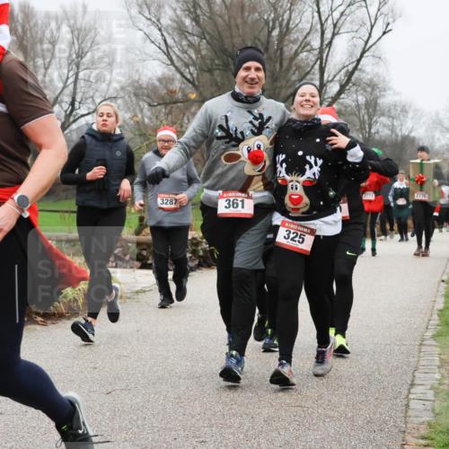08.12.2024 - St. Pauli X-Mass-Run No. 14 Strokosch-Dieckow http://msf.ph/oto/7503030 08.12.2024 09:58:50 Laufen 14, 477, 3287, 361, 00, 14, 325, 2771, 2770 meine-sportfotos.de
