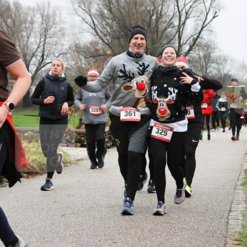 08.12.2024 - St. Pauli X-Mass-Run No. 14 Strokosch-Dieckow http://msf.ph/oto/7503032 08.12.2024 09:58:50 Laufen 47, 14, 3287, 361, 14, 325, 2771, 2770 meine-sportfotos.de