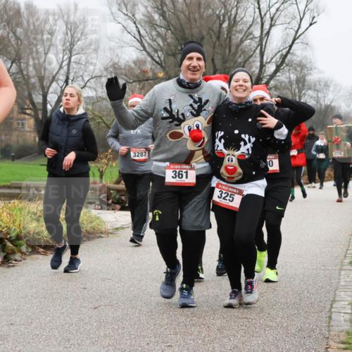 08.12.2024 - St. Pauli X-Mass-Run No. 14 Strokosch-Dieckow http://msf.ph/oto/7503035 08.12.2024 09:58:50 Laufen 14, 7, 3287, 361, 14, 325, 2770, 0 meine-sportfotos.de