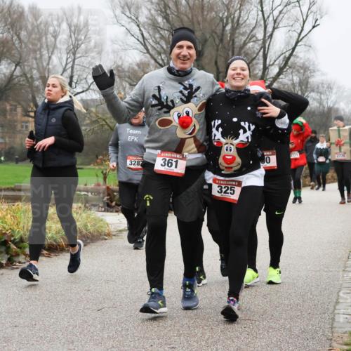 08.12.2024 - St. Pauli X-Mass-Run No. 14 Strokosch-Dieckow http://msf.ph/oto/7503039 08.12.2024 09:58:50 Laufen 14, 361, 3287, 14, 325, 0, 2771, 2770 meine-sportfotos.de