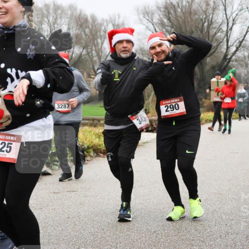 08.12.2024 - St. Pauli X-Mass-Run No. 14 Strokosch-Dieckow http://msf.ph/oto/7503050 08.12.2024 09:58:52 Laufen 14, 89, 14, 325, 3287, 343, 14, 290 meine-sportfotos.de