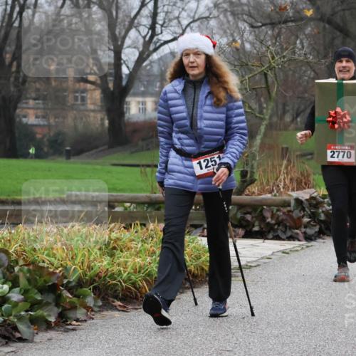 08.12.2024 - St. Pauli X-Mass-Run No. 14 Strokosch-Dieckow http://msf.ph/oto/7503054 08.12.2024 09:58:54 Laufen 1251, 2770 meine-sportfotos.de