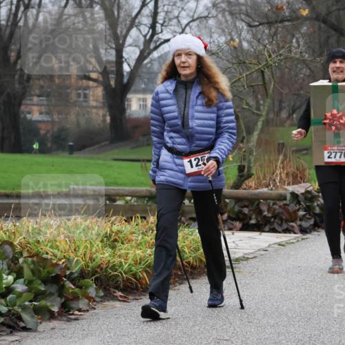 08.12.2024 - St. Pauli X-Mass-Run No. 14 Strokosch-Dieckow http://msf.ph/oto/7503055 08.12.2024 09:58:54 Laufen 123, 2770 meine-sportfotos.de