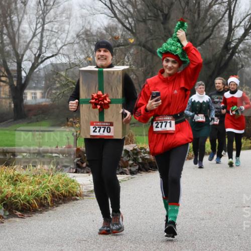 08.12.2024 - St. Pauli X-Mass-Run No. 14 Strokosch-Dieckow http://msf.ph/oto/7503063 08.12.2024 09:58:56 Laufen 251, 14, 2770, 14, 2771, 797, 10, 0 meine-sportfotos.de