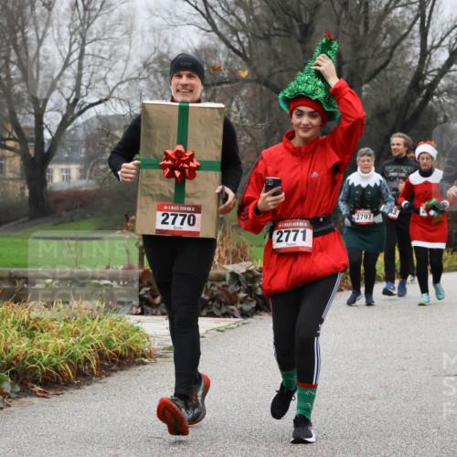 08.12.2024 - St. Pauli X-Mass-Run No. 14 Strokosch-Dieckow http://msf.ph/oto/7503068 08.12.2024 09:58:56 Laufen 14, 2770, 14, 2771, 2797, 10 meine-sportfotos.de