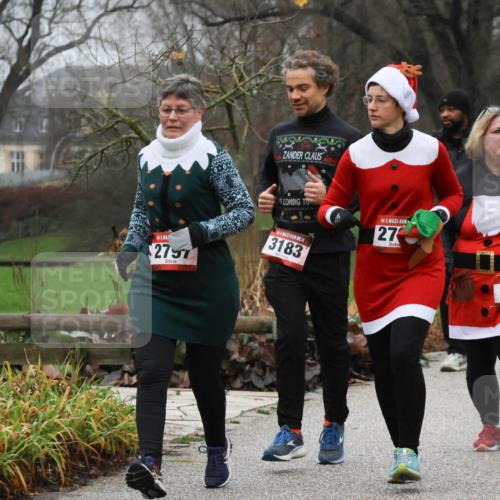 08.12.2024 - St. Pauli X-Mass-Run No. 14 Strokosch-Dieckow http://msf.ph/oto/7503073 08.12.2024 09:58:59 Laufen 2757, 14, 3183, 27, 10 meine-sportfotos.de