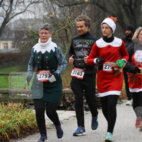08.12.2024 - St. Pauli X-Mass-Run No. 14 Strokosch-Dieckow http://msf.ph/oto/7503078 08.12.2024 09:59:00 Laufen 14, 2797, 14, 3183, 14, 279, 10 meine-sportfotos.de