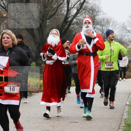 08.12.2024 - St. Pauli X-Mass-Run No. 14 Strokosch-Dieckow http://msf.ph/oto/7503080 08.12.2024 09:59:01 Laufen 10, 564, 1098, 2512 meine-sportfotos.de