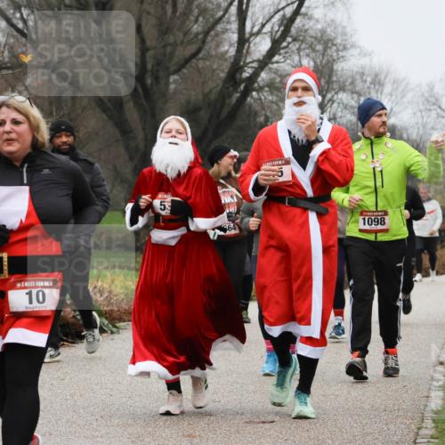 08.12.2024 - St. Pauli X-Mass-Run No. 14 Strokosch-Dieckow http://msf.ph/oto/7503084 08.12.2024 09:59:02 Laufen 14, 10, 5, 64, 1098 meine-sportfotos.de