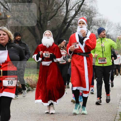 08.12.2024 - St. Pauli X-Mass-Run No. 14 Strokosch-Dieckow http://msf.ph/oto/7503086 08.12.2024 09:59:02 Laufen 14, 10, 53, 664, 6, 1098 meine-sportfotos.de