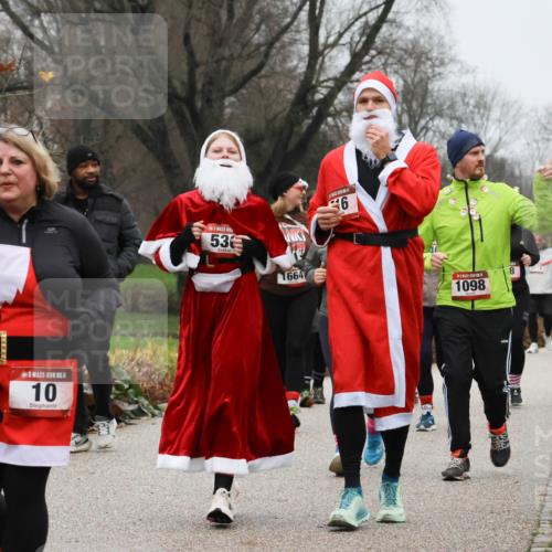 08.12.2024 - St. Pauli X-Mass-Run No. 14 Strokosch-Dieckow http://msf.ph/oto/7503087 08.12.2024 09:59:02 Laufen 10, 53, 1664, 46, 4, 1098 meine-sportfotos.de