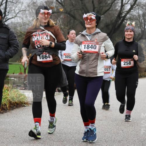08.12.2024 - St. Pauli X-Mass-Run No. 14 Strokosch-Dieckow http://msf.ph/oto/7503097 08.12.2024 09:59:07 Laufen 1664, 305, 14, 1840, 057, 258 meine-sportfotos.de