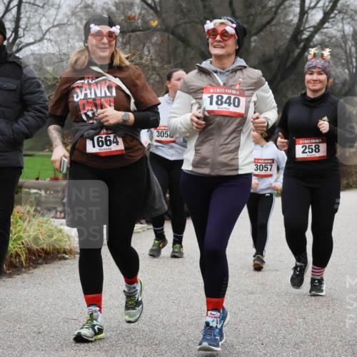 08.12.2024 - St. Pauli X-Mass-Run No. 14 Strokosch-Dieckow http://msf.ph/oto/7503098 08.12.2024 09:59:07 Laufen 1664, 3058, 14, 1840, 3057, 4, 258 meine-sportfotos.de