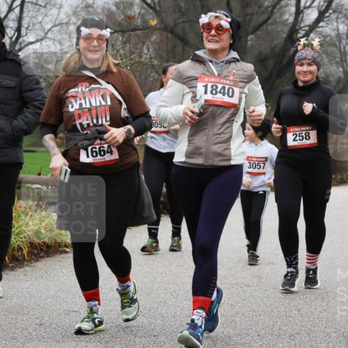 08.12.2024 - St. Pauli X-Mass-Run No. 14 Strokosch-Dieckow http://msf.ph/oto/7503101 08.12.2024 09:59:07 Laufen 1664, 805, 14, 1840, 3057, 14, 258 meine-sportfotos.de