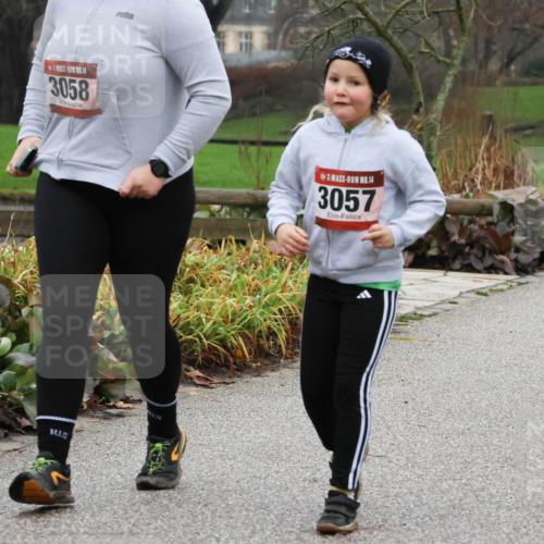 08.12.2024 - St. Pauli X-Mass-Run No. 14 Strokosch-Dieckow http://msf.ph/oto/7503105 08.12.2024 09:59:10 Laufen 14, 3058, 14, 3057 meine-sportfotos.de