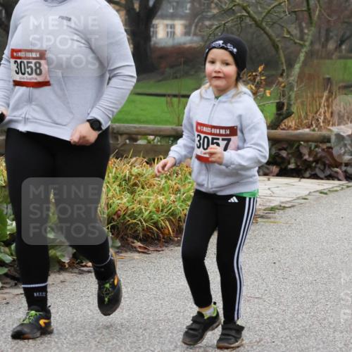 08.12.2024 - St. Pauli X-Mass-Run No. 14 Strokosch-Dieckow http://msf.ph/oto/7503110 08.12.2024 09:59:10 Laufen 14, 3058, 14, 3057 meine-sportfotos.de
