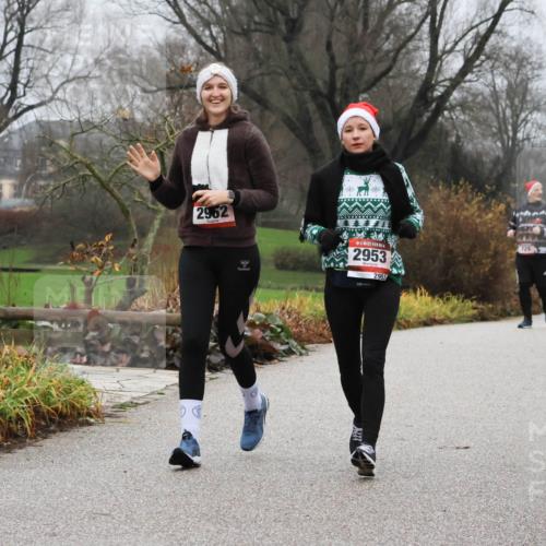 08.12.2024 - St. Pauli X-Mass-Run No. 14 Strokosch-Dieckow http://msf.ph/oto/7503127 08.12.2024 09:59:36 Laufen 2962, 2953, 2953, 729, 721 meine-sportfotos.de