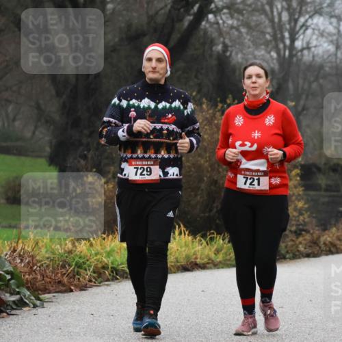 08.12.2024 - St. Pauli X-Mass-Run No. 14 Strokosch-Dieckow http://msf.ph/oto/7503142 08.12.2024 09:59:41 Laufen 14, 729, 14, 721 meine-sportfotos.de