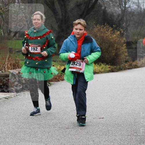 08.12.2024 - St. Pauli X-Mass-Run No. 14 Strokosch-Dieckow http://msf.ph/oto/7503150 08.12.2024 09:59:53 Laufen 14, 192, 14, 2929, 2929 meine-sportfotos.de