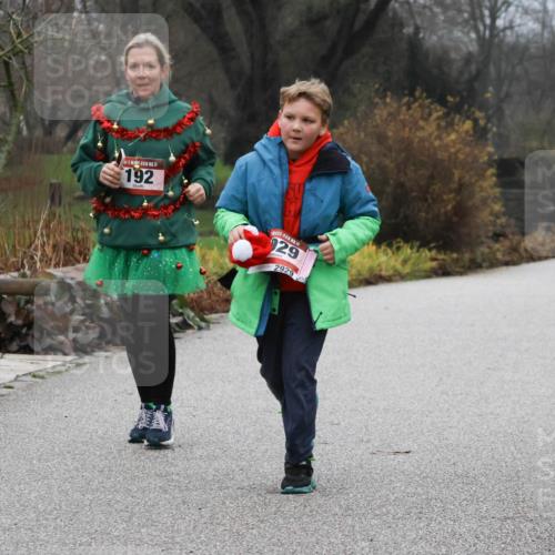 08.12.2024 - St. Pauli X-Mass-Run No. 14 Strokosch-Dieckow http://msf.ph/oto/7503154 08.12.2024 09:59:53 Laufen 14, 192, 14, 929, 2929 meine-sportfotos.de