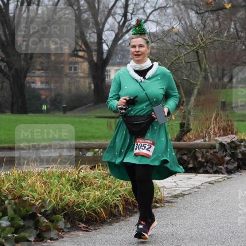 08.12.2024 - St. Pauli X-Mass-Run No. 14 Strokosch-Dieckow http://msf.ph/oto/7503155 08.12.2024 10:02:46 Laufen 14, 3052 meine-sportfotos.de