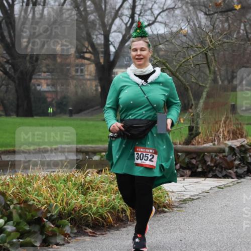 08.12.2024 - St. Pauli X-Mass-Run No. 14 Strokosch-Dieckow http://msf.ph/oto/7503160 08.12.2024 10:02:46 Laufen 14, 3052 meine-sportfotos.de