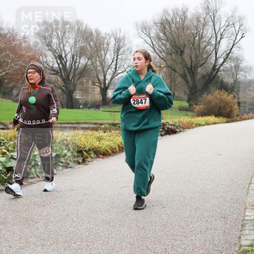 08.12.2024 - St. Pauli X-Mass-Run No. 14 Strokosch-Dieckow http://msf.ph/oto/7503162 08.12.2024 10:03:02 Laufen 042, 14, 2847 meine-sportfotos.de