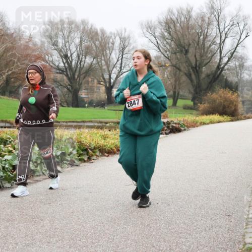 08.12.2024 - St. Pauli X-Mass-Run No. 14 Strokosch-Dieckow http://msf.ph/oto/7503165 08.12.2024 10:03:02 Laufen 042, 2847 meine-sportfotos.de