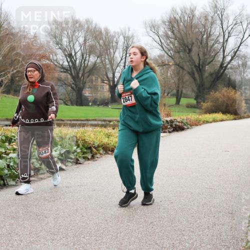 08.12.2024 - St. Pauli X-Mass-Run No. 14 Strokosch-Dieckow http://msf.ph/oto/7503166 08.12.2024 10:03:02 Laufen 042, 2847 meine-sportfotos.de