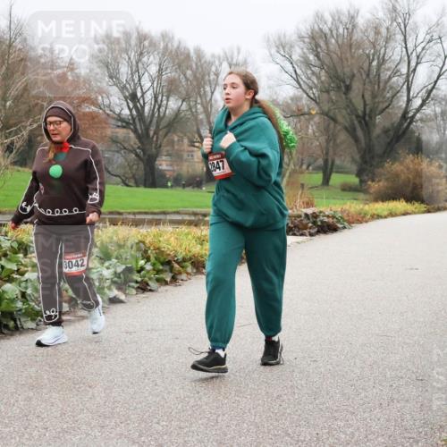 08.12.2024 - St. Pauli X-Mass-Run No. 14 Strokosch-Dieckow http://msf.ph/oto/7503168 08.12.2024 10:03:02 Laufen 3042, 2847 meine-sportfotos.de