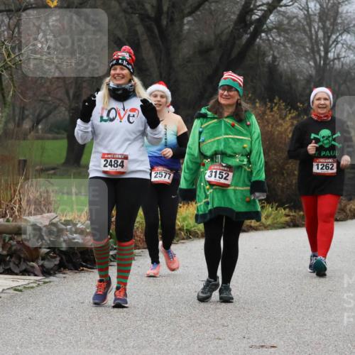 08.12.2024 - St. Pauli X-Mass-Run No. 14 Strokosch-Dieckow http://msf.ph/oto/7503172 08.12.2024 10:03:19 Laufen 14, 2484, 3065, 2546, 1262, 2577, 3152 meine-sportfotos.de