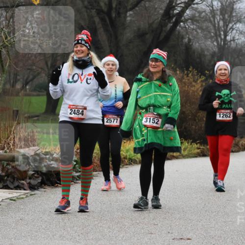 08.12.2024 - St. Pauli X-Mass-Run No. 14 Strokosch-Dieckow http://msf.ph/oto/7503174 08.12.2024 10:03:19 Laufen 2484, 3065, 2546, 1262, 2577, 3152 meine-sportfotos.de