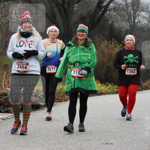 08.12.2024 - St. Pauli X-Mass-Run No. 14 Strokosch-Dieckow http://msf.ph/oto/7503178 08.12.2024 10:03:20 Laufen 100, 14, 2484, 1, 1262, 2577, 315, 30, 2546 meine-sportfotos.de