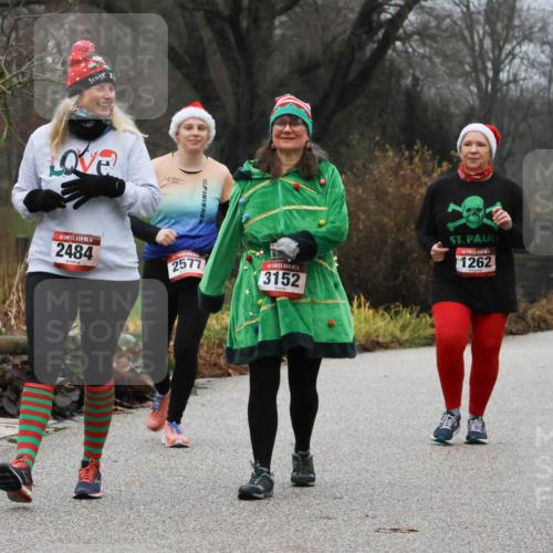 08.12.2024 - St. Pauli X-Mass-Run No. 14 Strokosch-Dieckow http://msf.ph/oto/7503182 08.12.2024 10:03:20 Laufen 100, 14, 2484, 2577, 3152, 1262, 30, 2546 meine-sportfotos.de