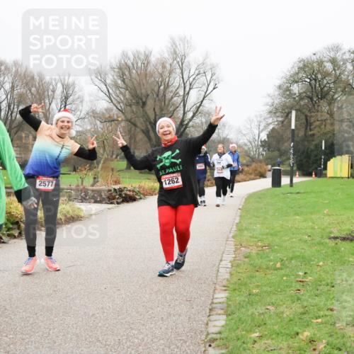 08.12.2024 - St. Pauli X-Mass-Run No. 14 Strokosch-Dieckow http://msf.ph/oto/7503190 08.12.2024 10:03:25 Laufen 152, 2577, 1262 meine-sportfotos.de