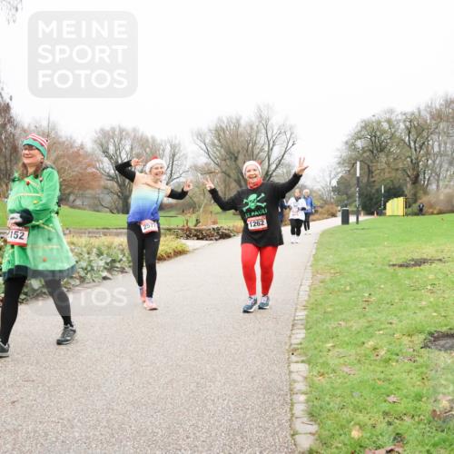 08.12.2024 - St. Pauli X-Mass-Run No. 14 Strokosch-Dieckow http://msf.ph/oto/7503195 08.12.2024 10:03:26 Laufen 152, 2577, 1262 meine-sportfotos.de