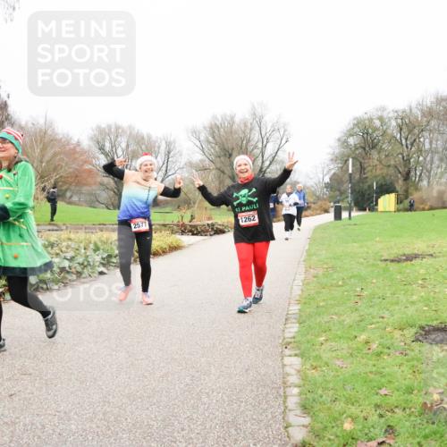 08.12.2024 - St. Pauli X-Mass-Run No. 14 Strokosch-Dieckow http://msf.ph/oto/7503201 08.12.2024 10:03:26 Laufen 152, 2577, 1262 meine-sportfotos.de