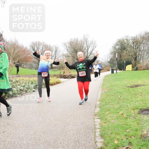 08.12.2024 - St. Pauli X-Mass-Run No. 14 Strokosch-Dieckow http://msf.ph/oto/7503202 08.12.2024 10:03:26 Laufen 152, 2577, 1262 meine-sportfotos.de