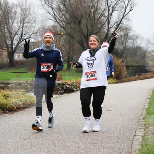 08.12.2024 - St. Pauli X-Mass-Run No. 14 Strokosch-Dieckow http://msf.ph/oto/7503207 08.12.2024 10:03:30 Laufen 3065, 4, 3064, 5 meine-sportfotos.de