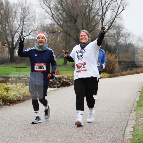 08.12.2024 - St. Pauli X-Mass-Run No. 14 Strokosch-Dieckow http://msf.ph/oto/7503211 08.12.2024 10:03:30 Laufen 14, 3065, 4, 3064, 5 meine-sportfotos.de