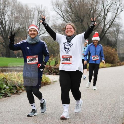 08.12.2024 - St. Pauli X-Mass-Run No. 14 Strokosch-Dieckow http://msf.ph/oto/7503218 08.12.2024 10:03:31 Laufen 14, 3065, 14, 3064, 2575 meine-sportfotos.de