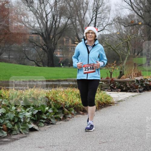 08.12.2024 - St. Pauli X-Mass-Run No. 14 Strokosch-Dieckow http://msf.ph/oto/7503228 08.12.2024 10:03:35 Laufen 214, 2546 meine-sportfotos.de
